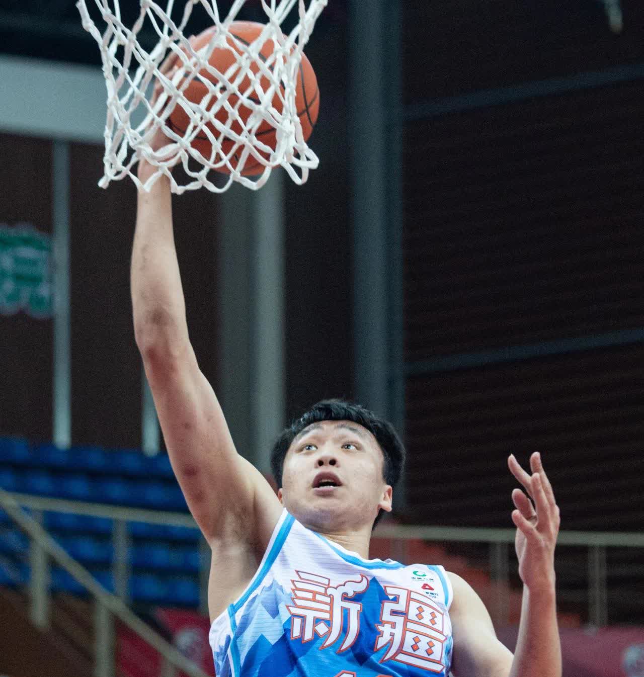 星空体育-黄荣奇15分广东胜福建孙铭徽16+18广厦胜四川的简单介绍