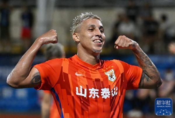 中超-卡扎戴帽克雷桑两中门框泰山3-0梅州止跌反弹的简单介绍