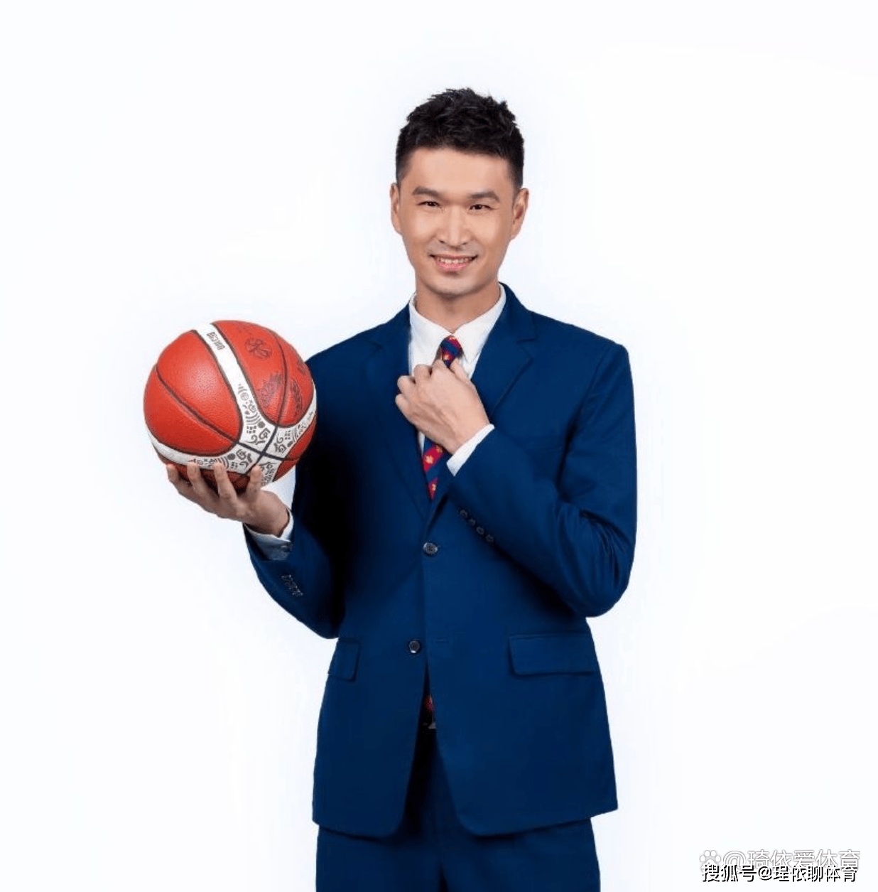 星空体育-四川男篮聘请霍楠为俱乐部副总经理协助总经理吕双的简单介绍