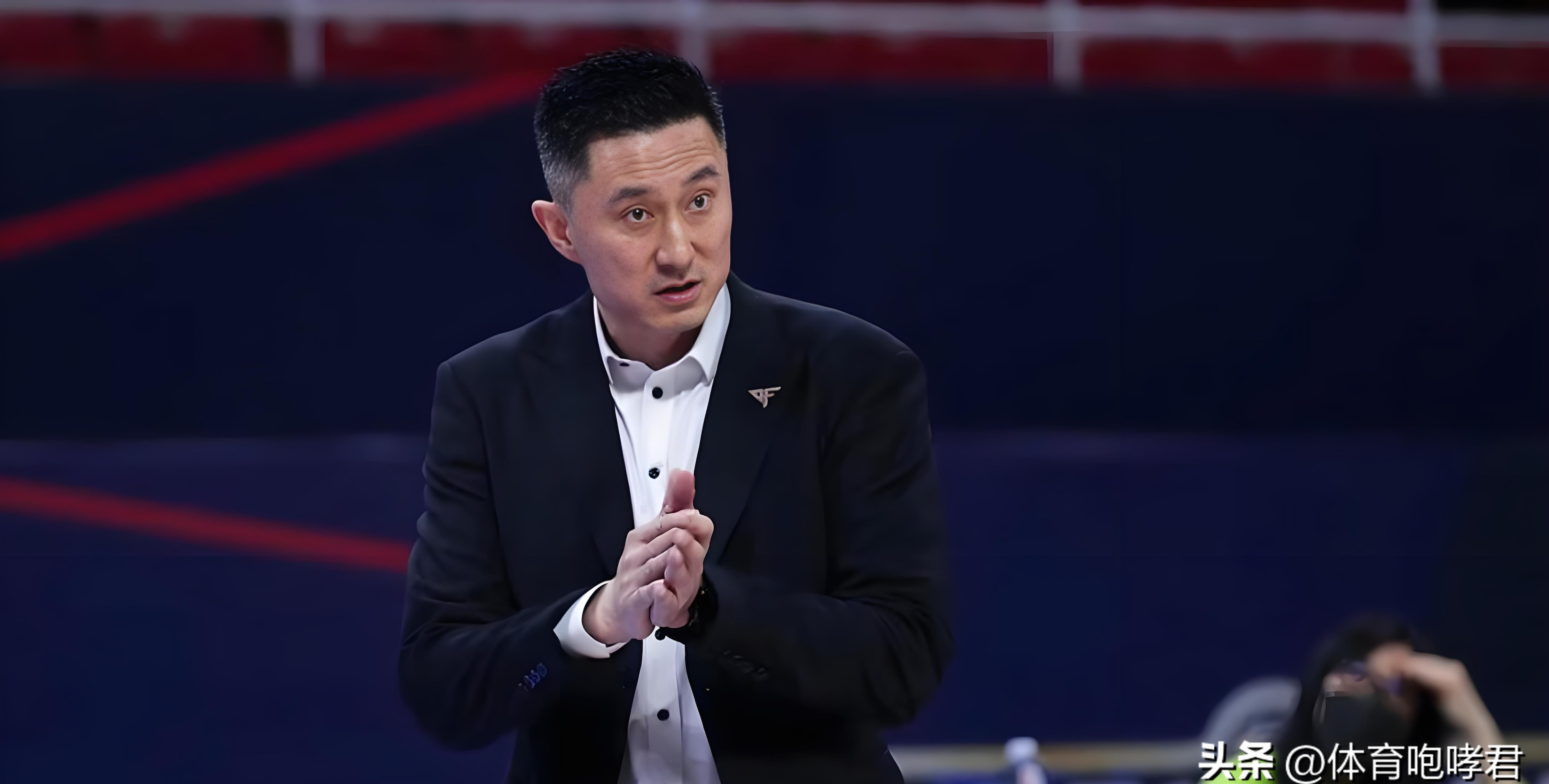 山西男篮大获胜利，率先晋级